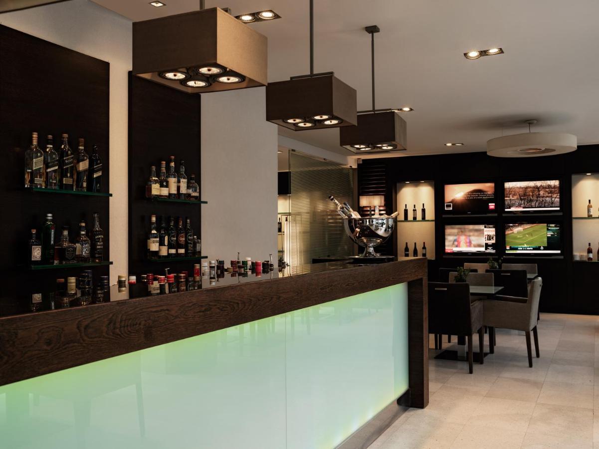 Galaxy Iraklio Hotel Extérieur photo The bar at the 1000 Mile Club