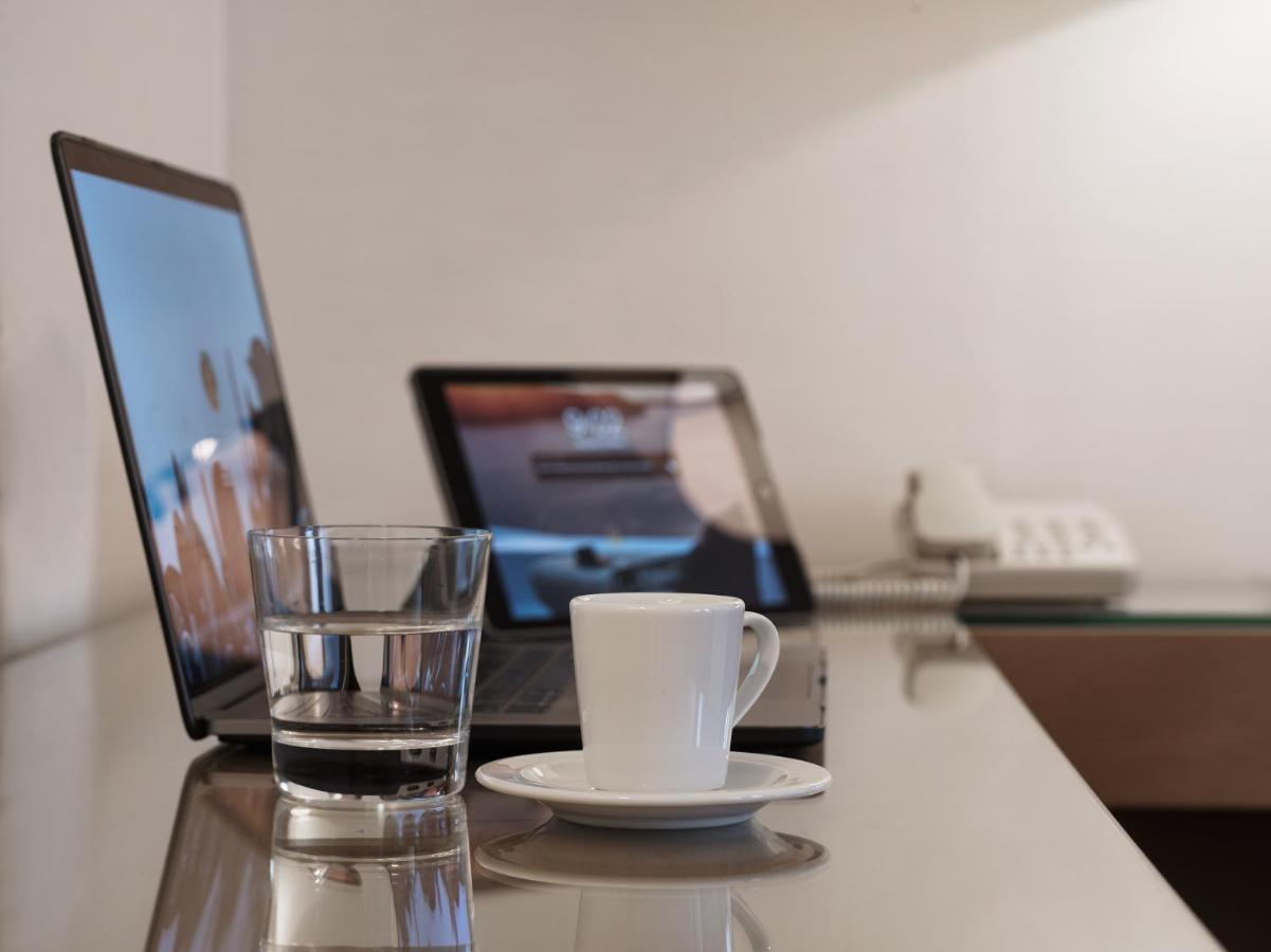 Galaxy Iraklio Hotel Extérieur photo A Microsoft Surface Pro 3