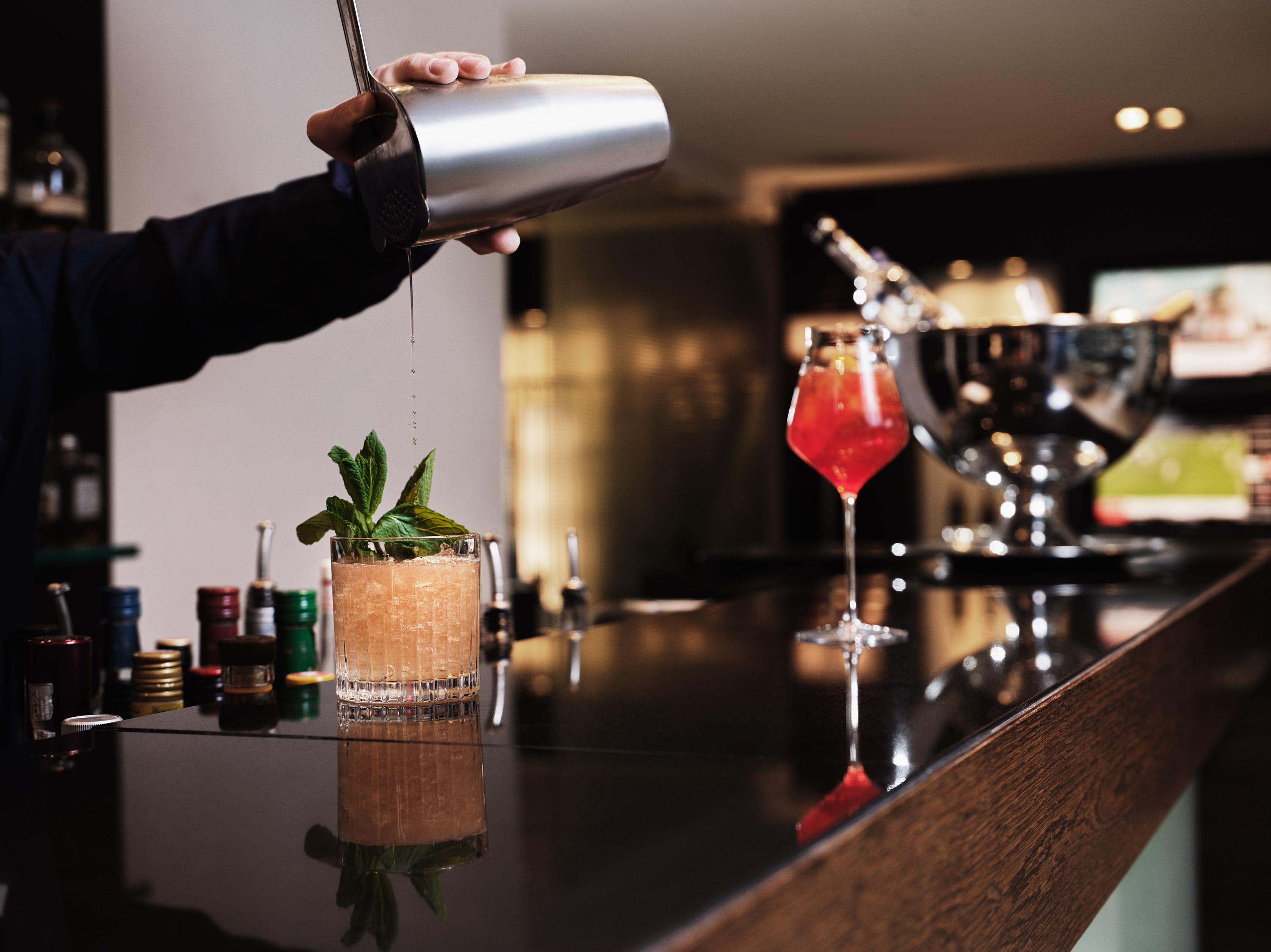Galaxy Iraklio Hotel Extérieur photo A bartender mixing a drink