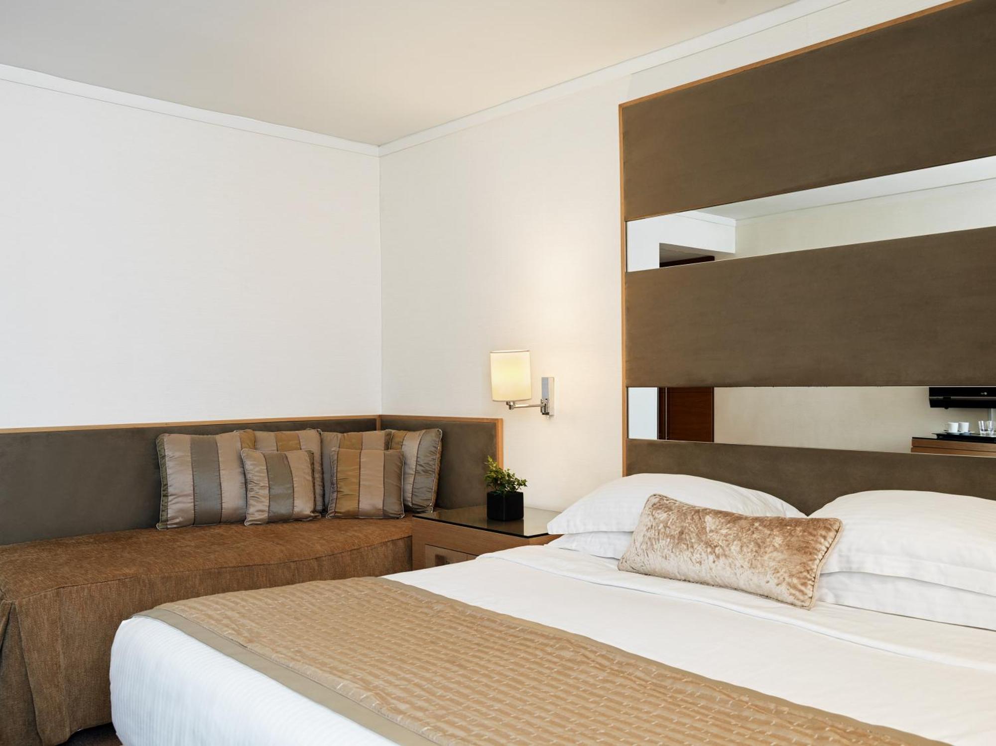 Galaxy Iraklio Hotel Chambre photo A bedroom at the hotel